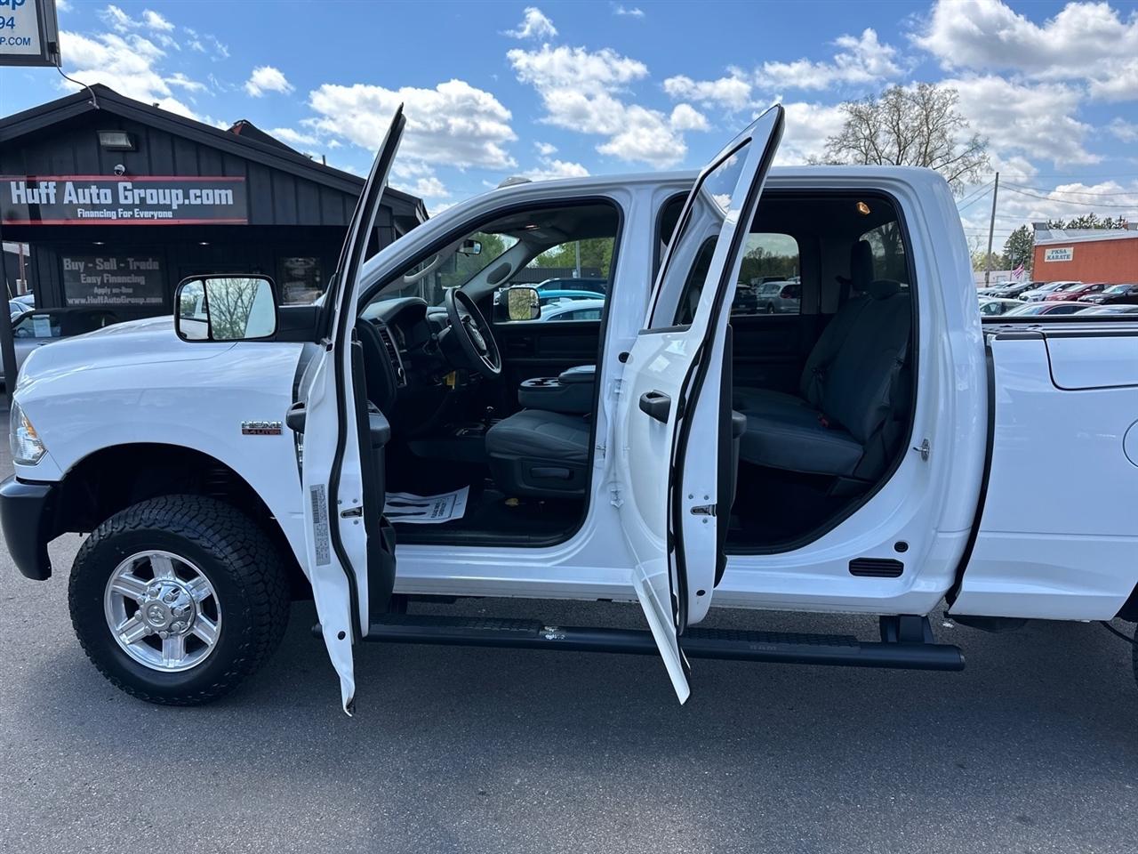 RAM 2500 Tradesman 4x4 Crew Cab 6'4" Box 2018
