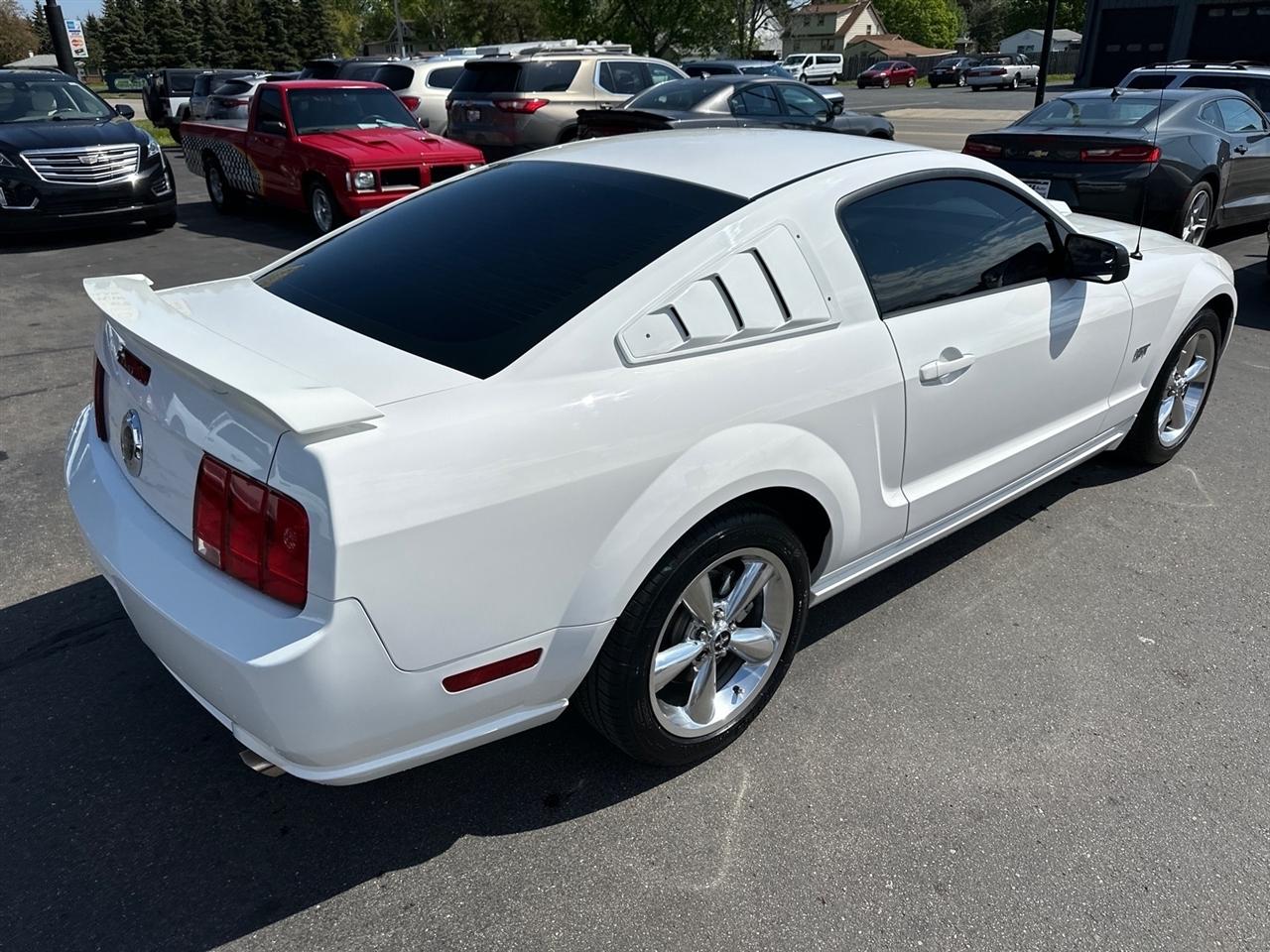 Ford Mustang 2dr Cpe GT Deluxe 2006