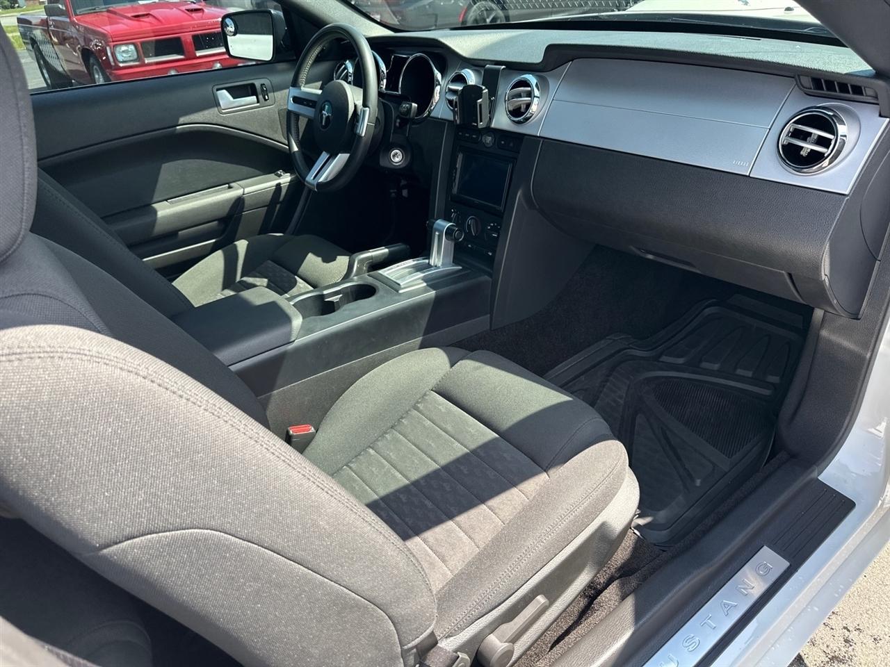 Ford Mustang 2dr Cpe GT Deluxe 2006