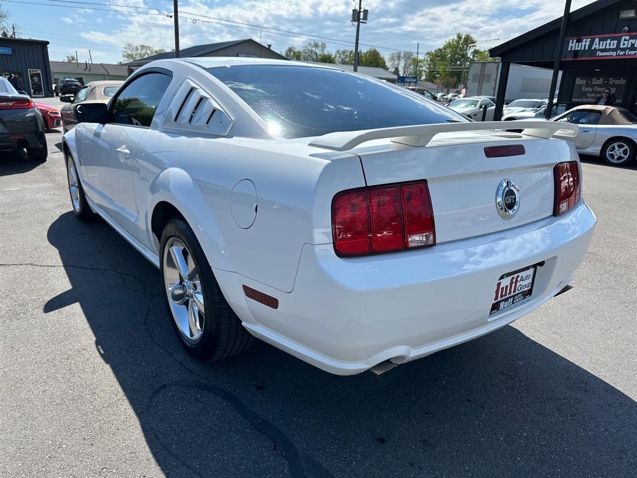 Ford Mustang 2dr Cpe GT Deluxe 2006
