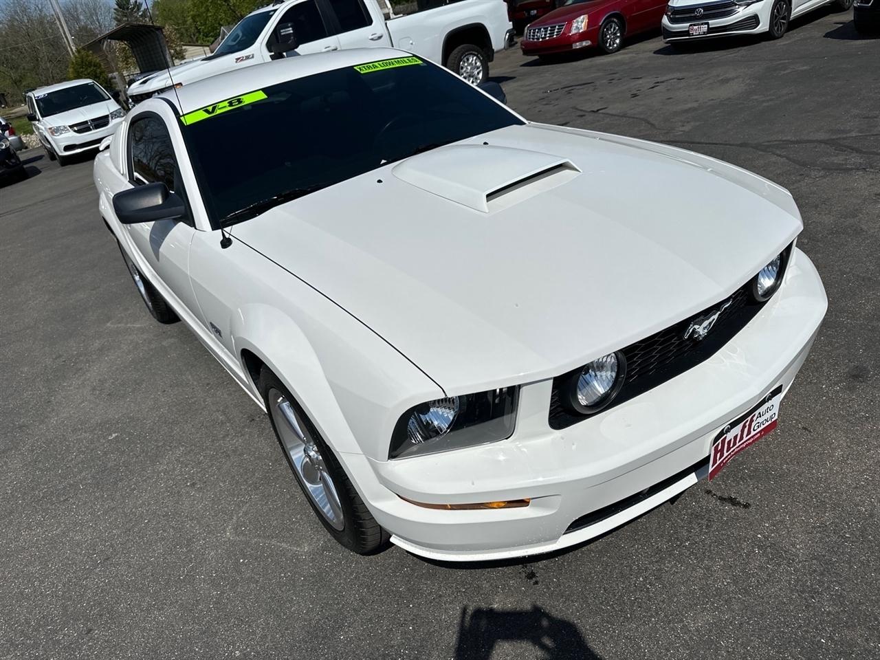 Ford Mustang 2dr Cpe GT Deluxe 2006