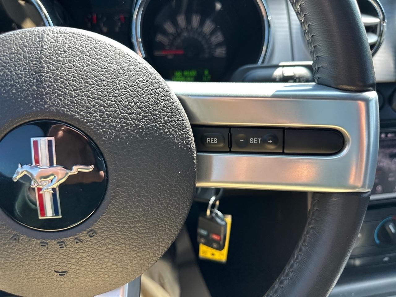 Ford Mustang 2dr Cpe GT Deluxe 2006