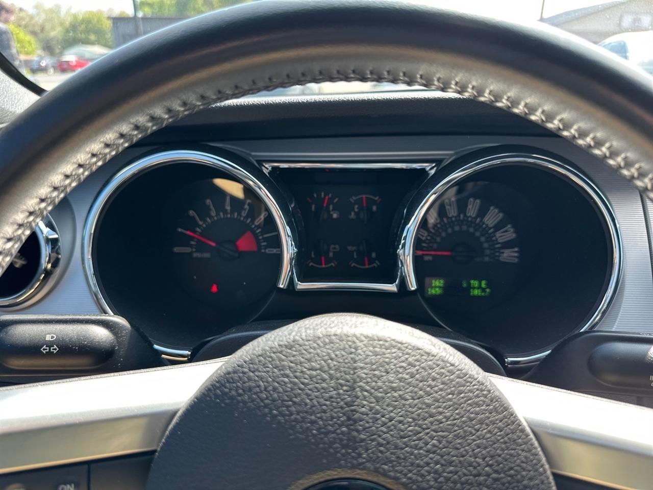 Ford Mustang 2dr Cpe GT Deluxe 2006