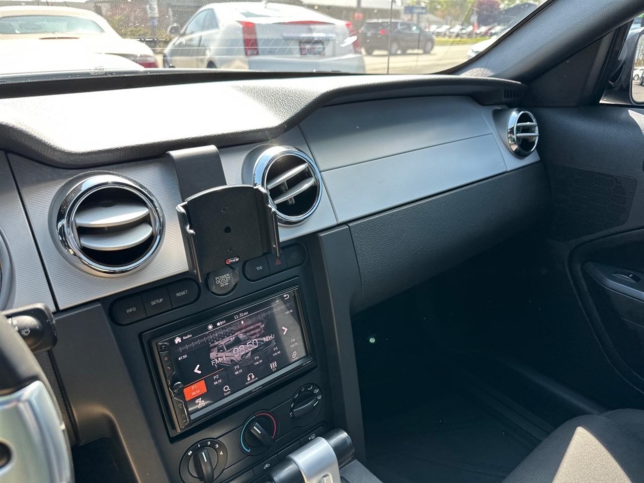 Ford Mustang 2dr Cpe GT Deluxe 2006