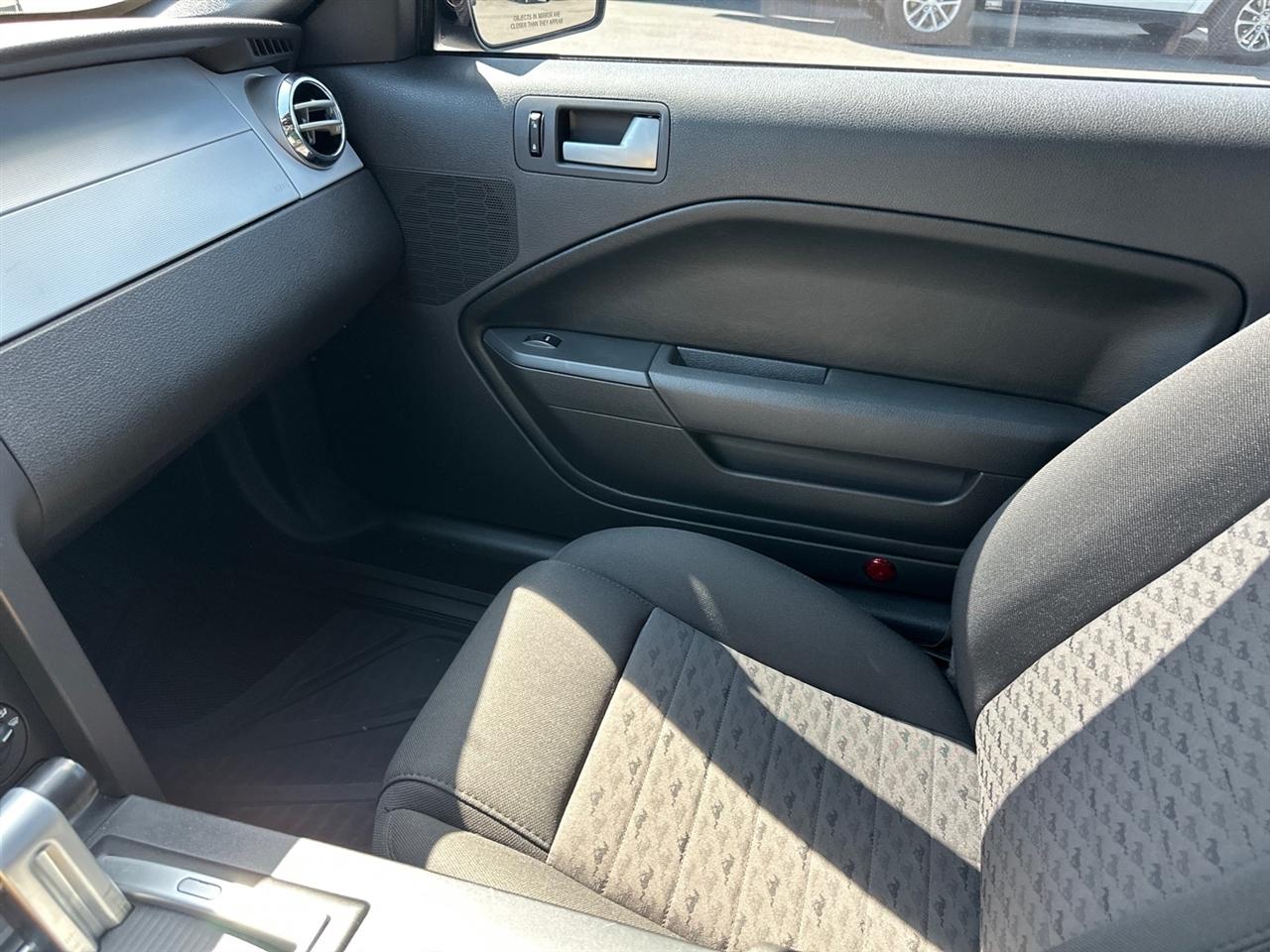 Ford Mustang 2dr Cpe GT Deluxe 2006