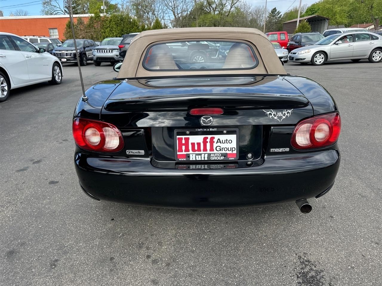 Mazda MX-5 Miata 2dr Conv LS 6-Spd Manual 2004