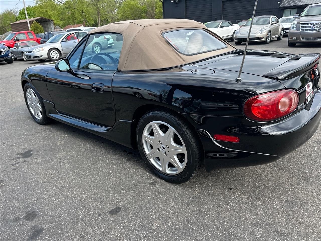 Mazda MX-5 Miata 2dr Conv LS 6-Spd Manual 2004
