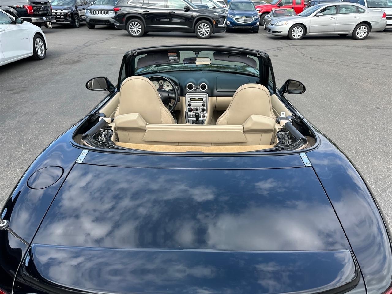 Mazda MX-5 Miata 2dr Conv LS 6-Spd Manual 2004
