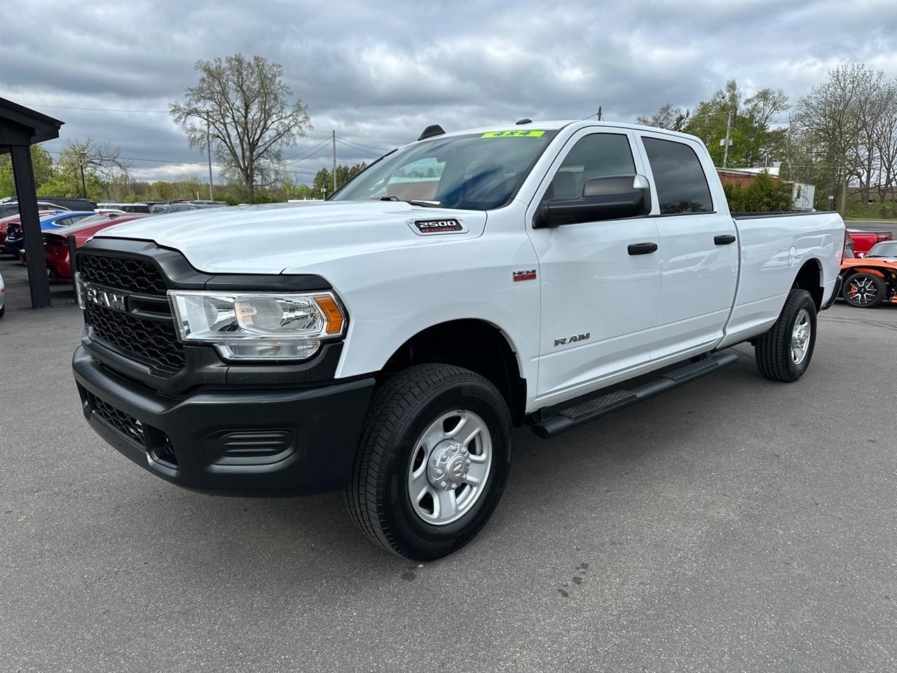 RAM 2500 Tradesman 4x4 Crew Cab 8' Box 2022