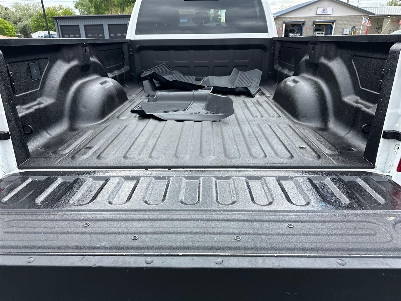 RAM 2500 Tradesman 4x4 Crew Cab 8' Box 2022
