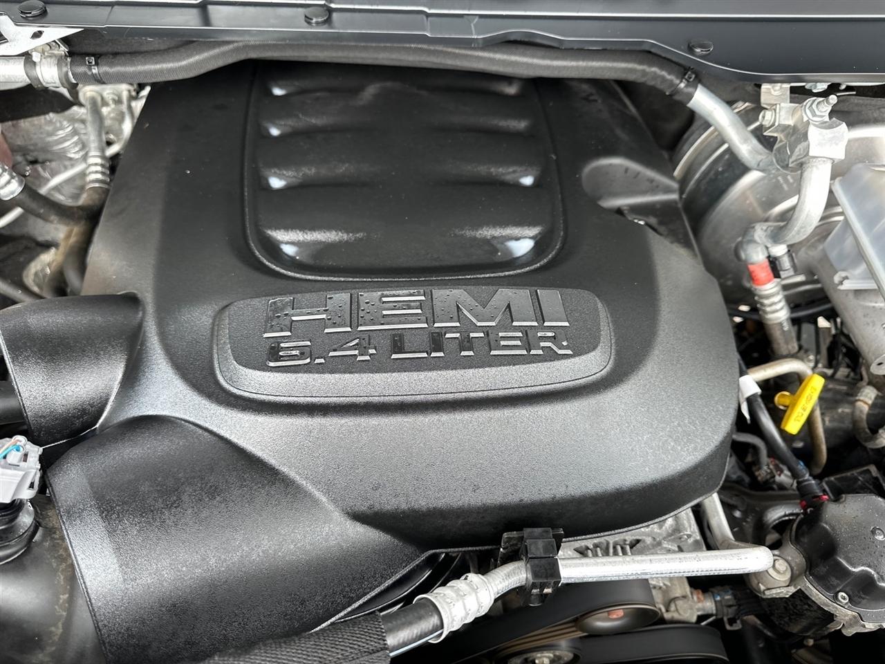 RAM 2500 Tradesman 4x4 Crew Cab 8' Box 2022