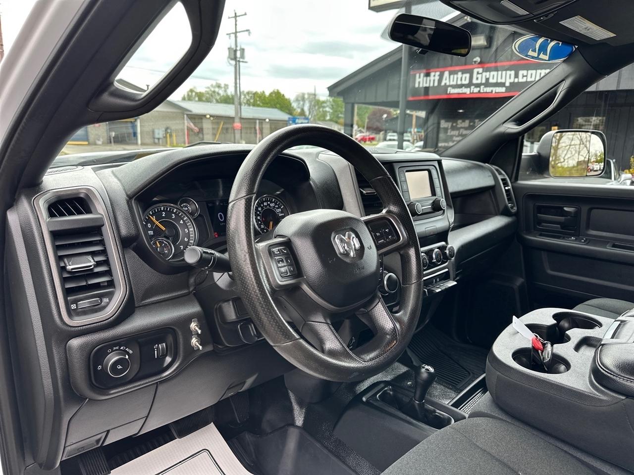 RAM 2500 Tradesman 4x4 Crew Cab 8' Box 2022