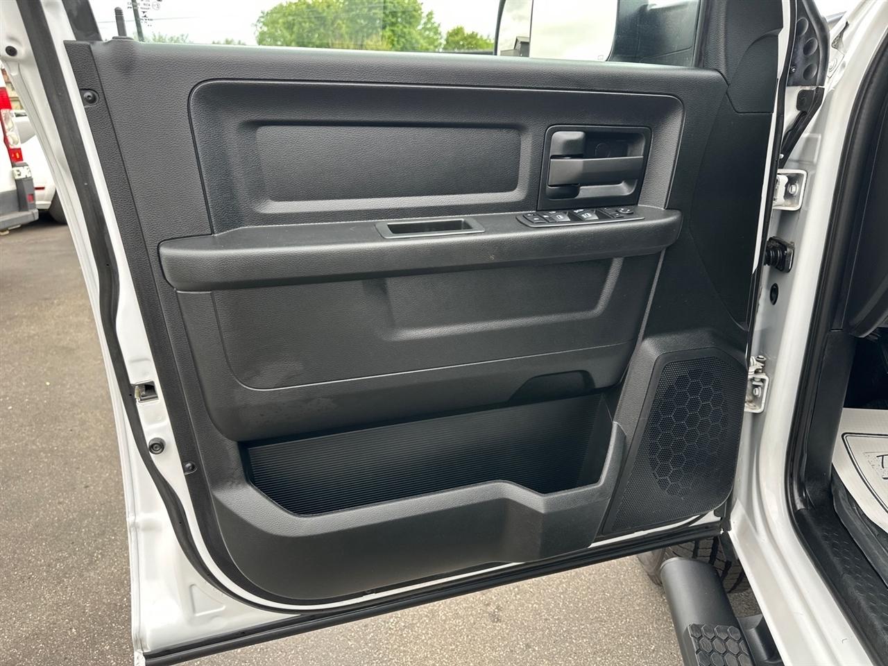 RAM 2500 Tradesman 4x4 Crew Cab 8' Box 2022