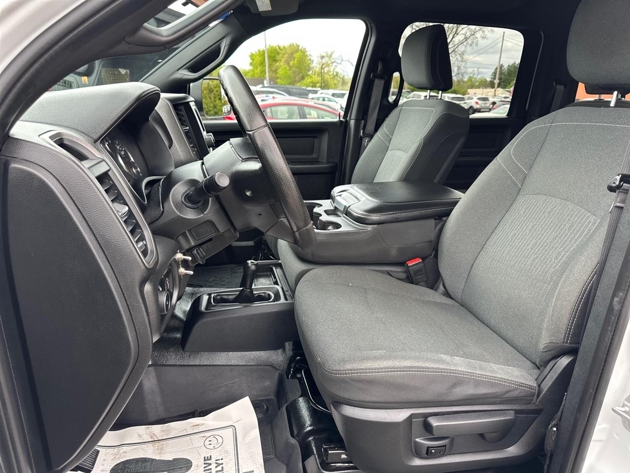 RAM 2500 Tradesman 4x4 Crew Cab 8' Box 2022