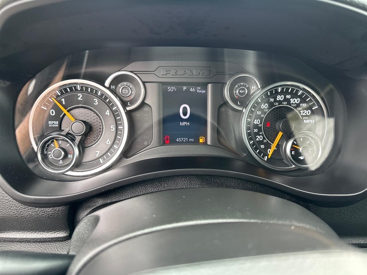 RAM 2500 Tradesman 4x4 Crew Cab 8' Box 2022