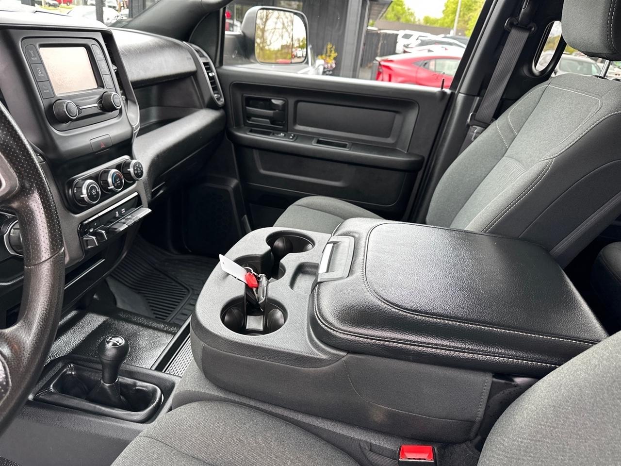 RAM 2500 Tradesman 4x4 Crew Cab 8' Box 2022