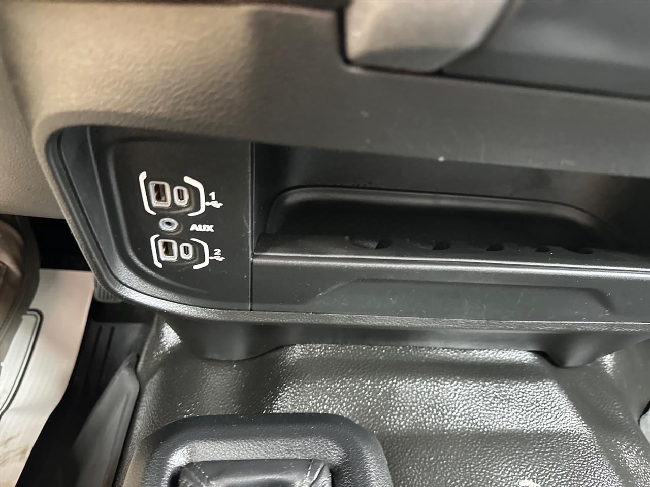RAM 2500 Tradesman 4x4 Crew Cab 8' Box 2022