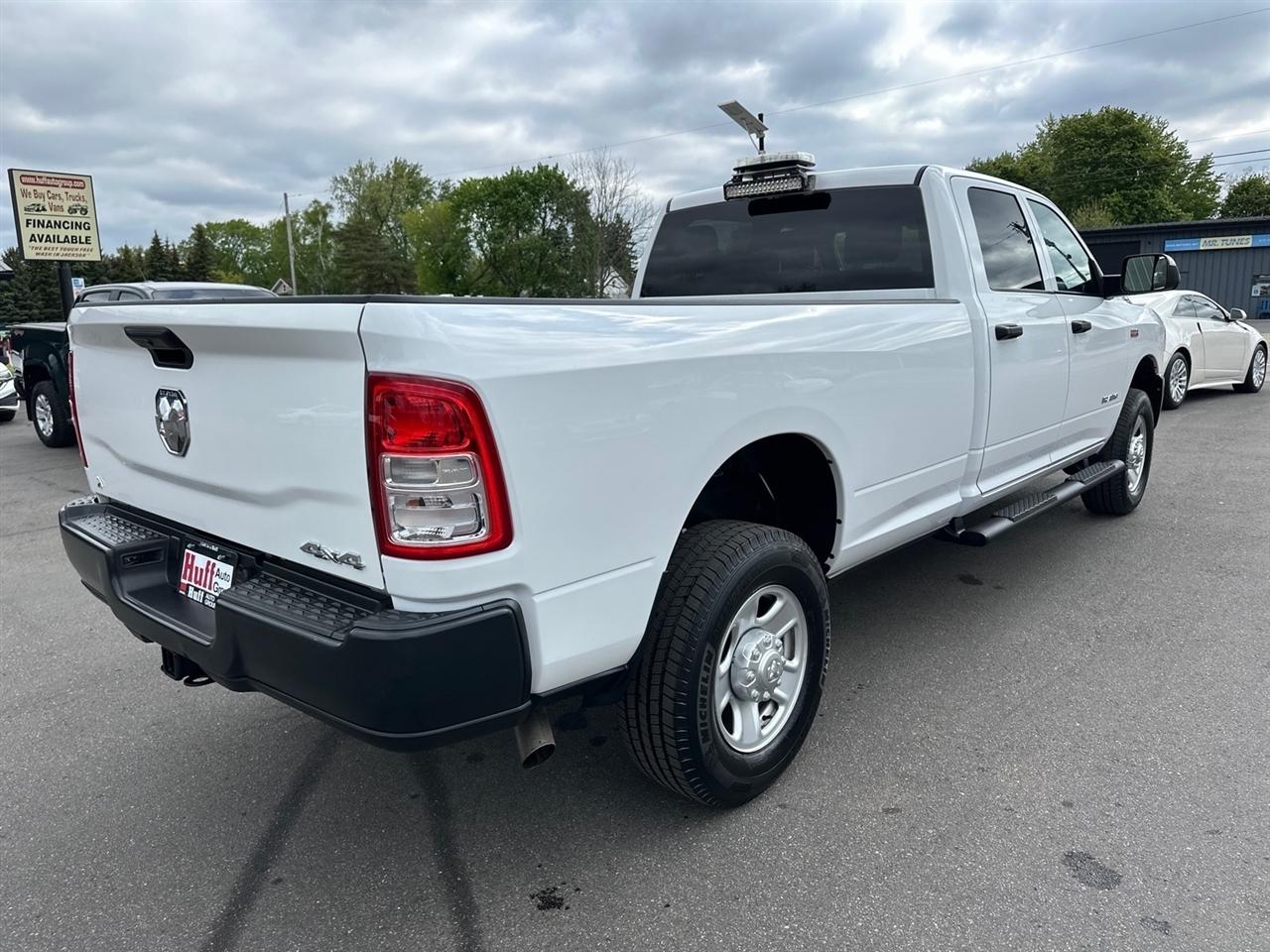 RAM 2500 Tradesman 4x4 Crew Cab 8' Box 2022
