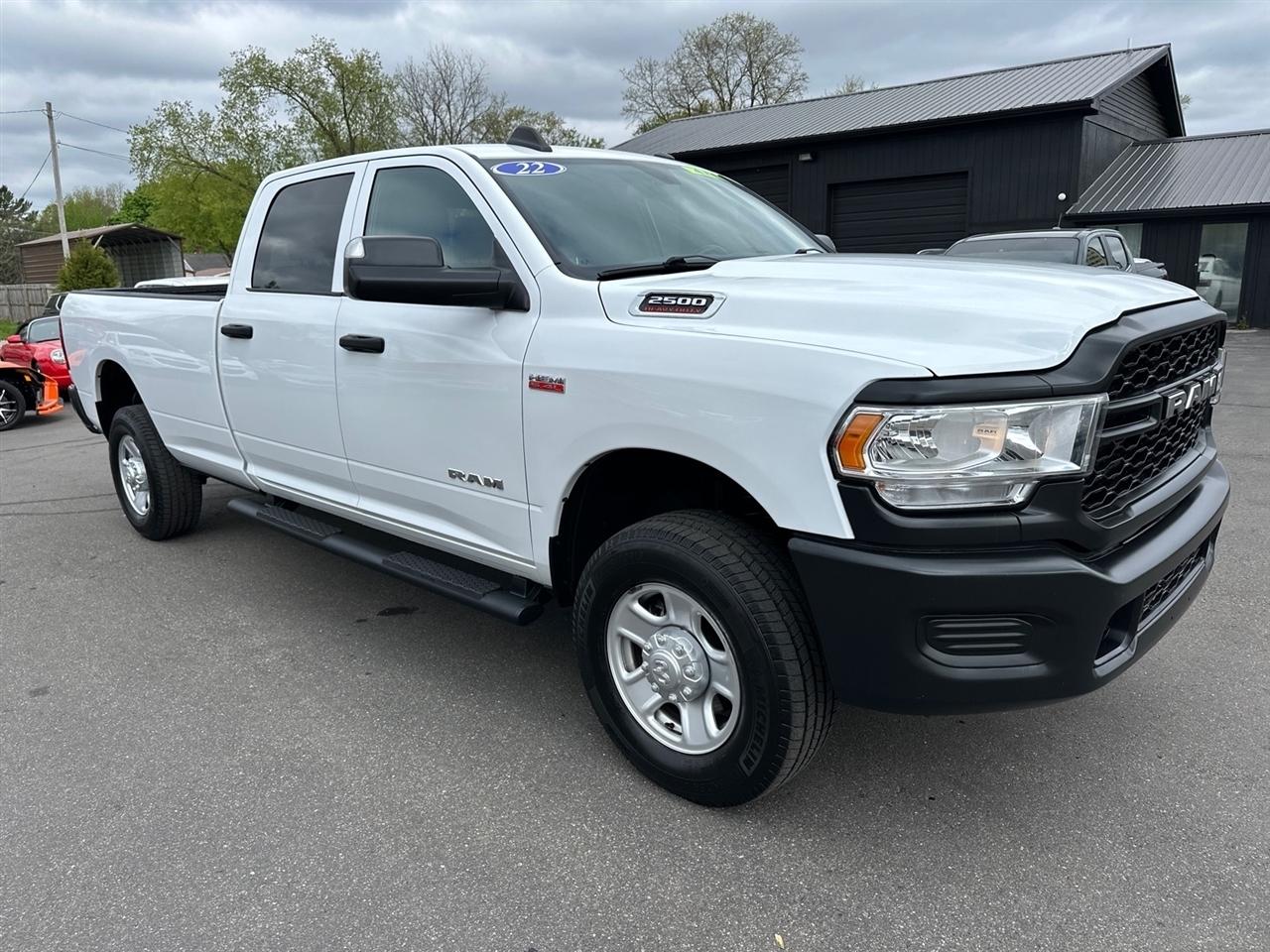 RAM 2500 Tradesman 4x4 Crew Cab 8' Box 2022