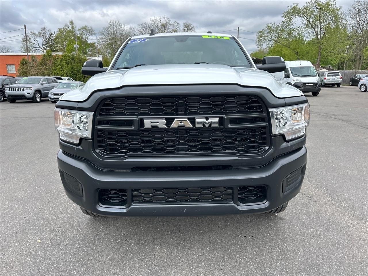 RAM 2500 Tradesman 4x4 Crew Cab 8' Box 2022