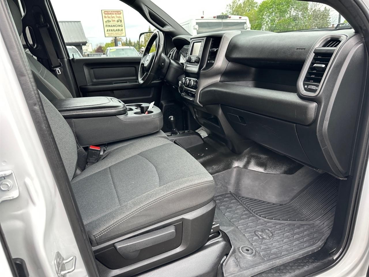 RAM 2500 Tradesman 4x4 Crew Cab 8' Box 2022