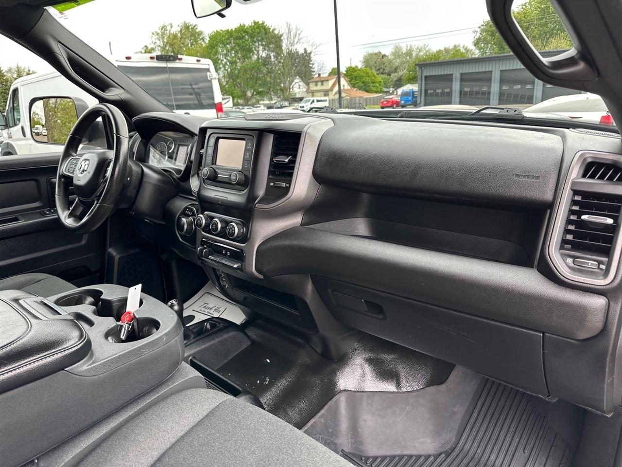 RAM 2500 Tradesman 4x4 Crew Cab 8' Box 2022