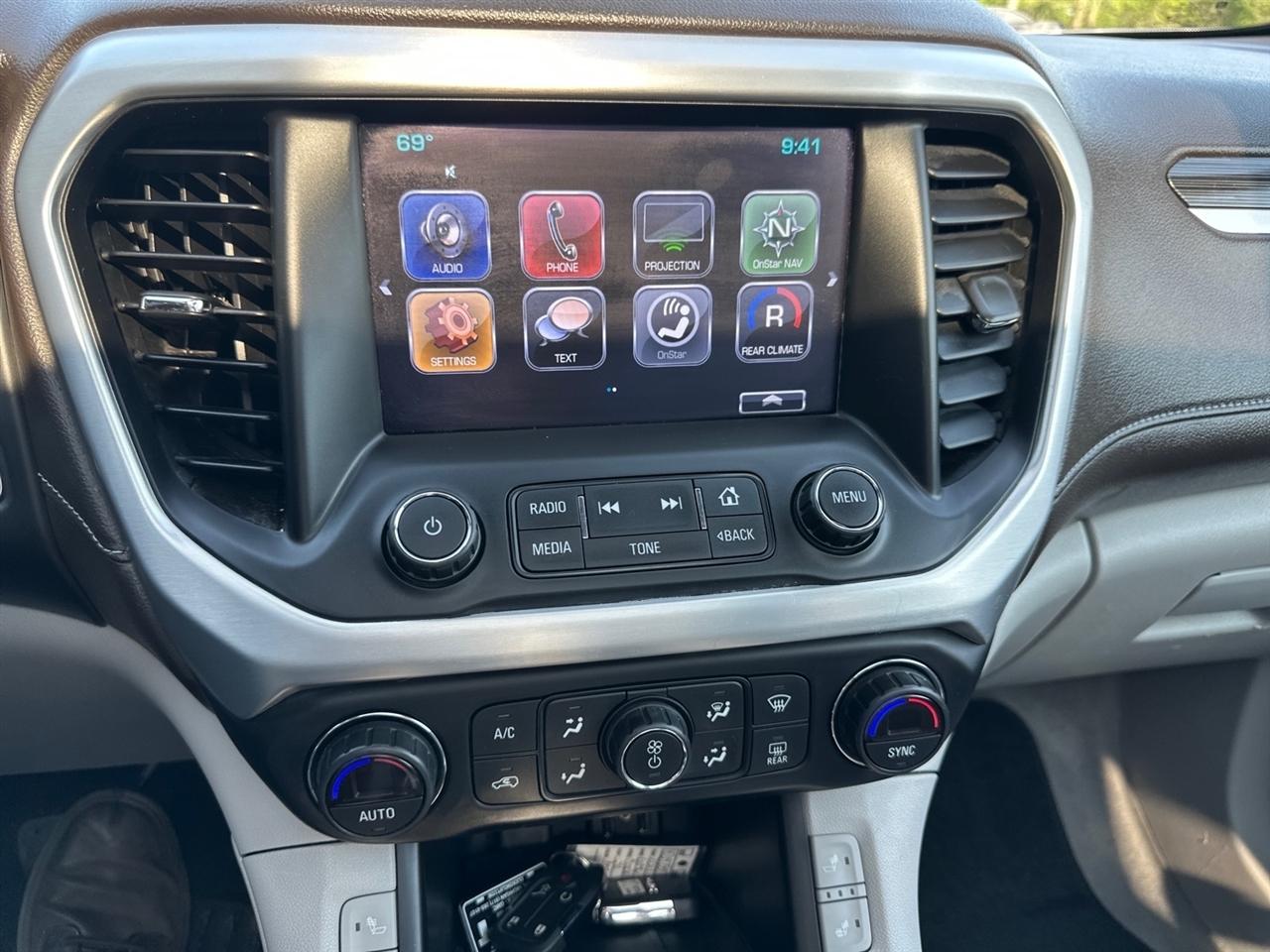 GMC Acadia AWD 4dr SLT w/SLT-1 2017