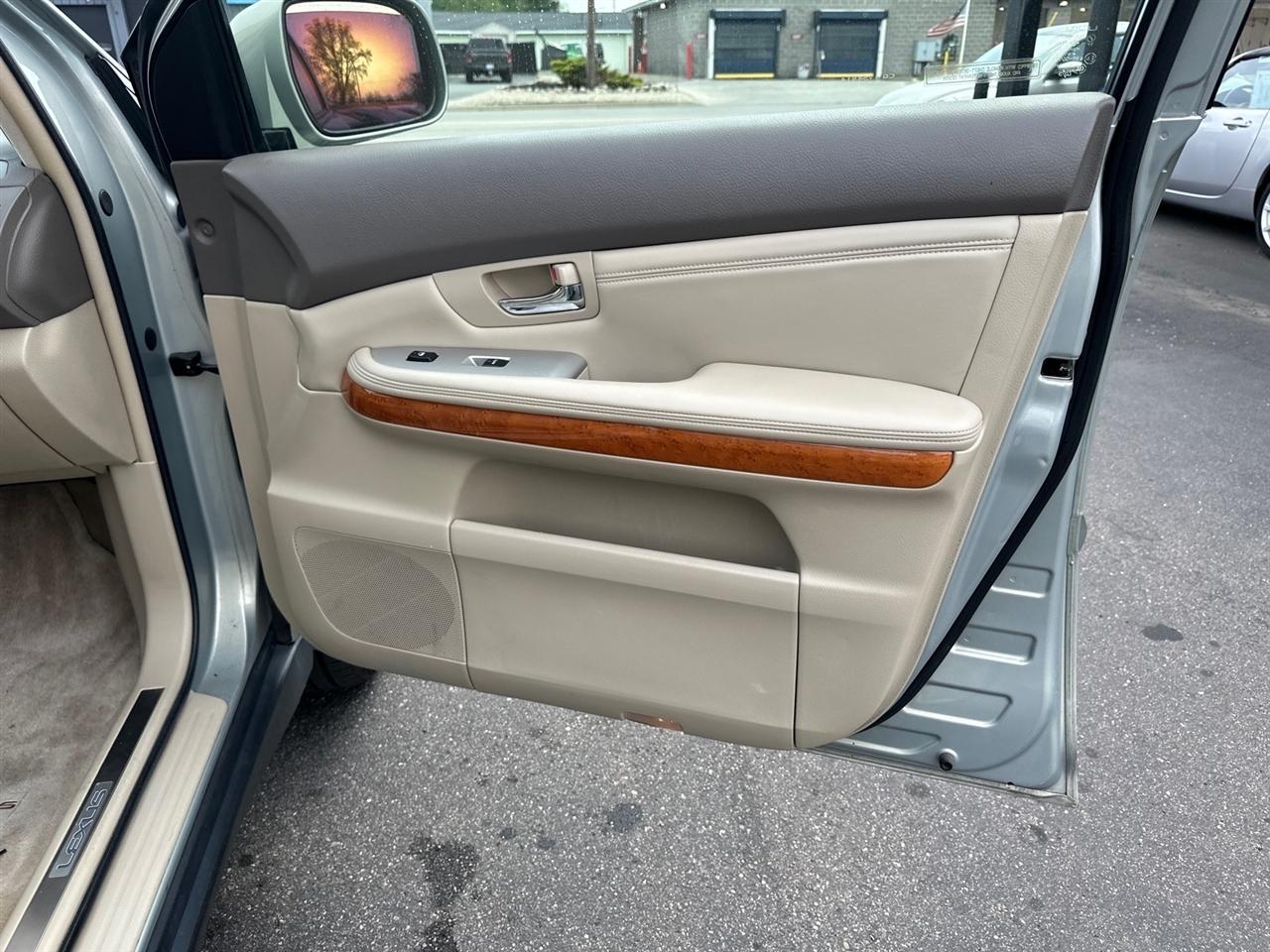 Lexus RX 330 4dr SUV AWD 2004