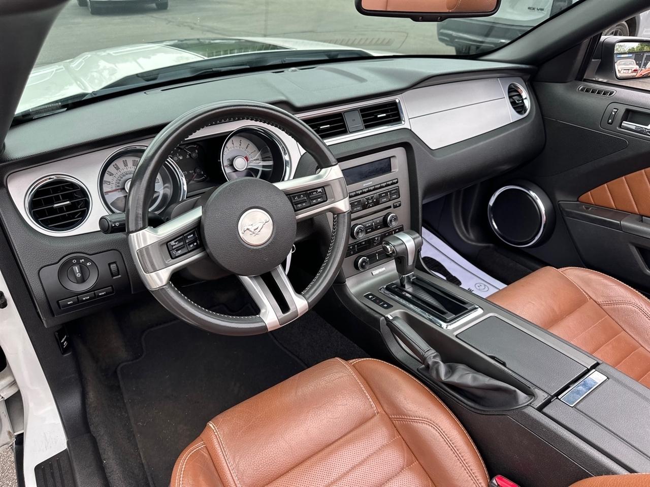 Ford Mustang 2dr Conv V6 2011
