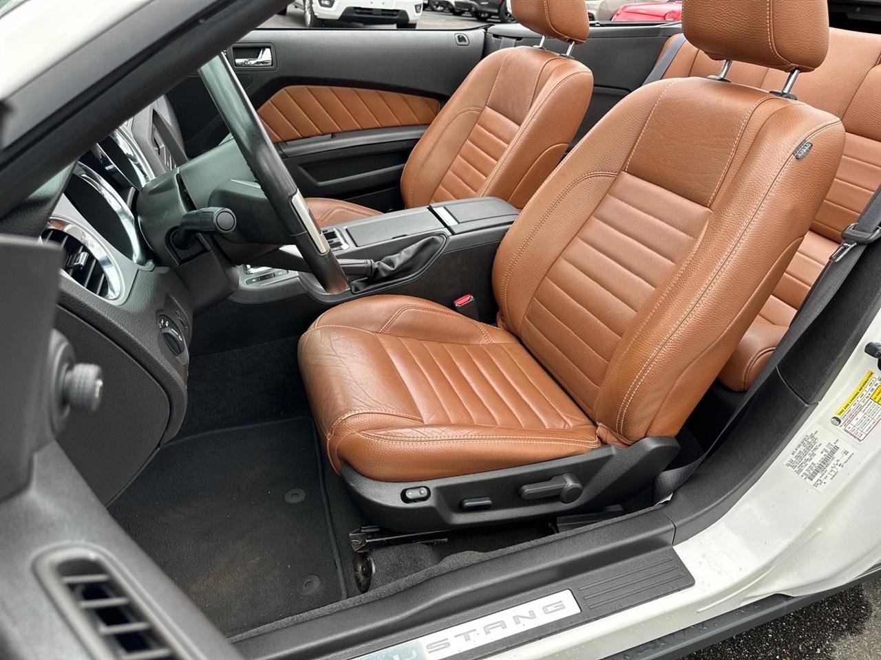 Ford Mustang 2dr Conv V6 2011