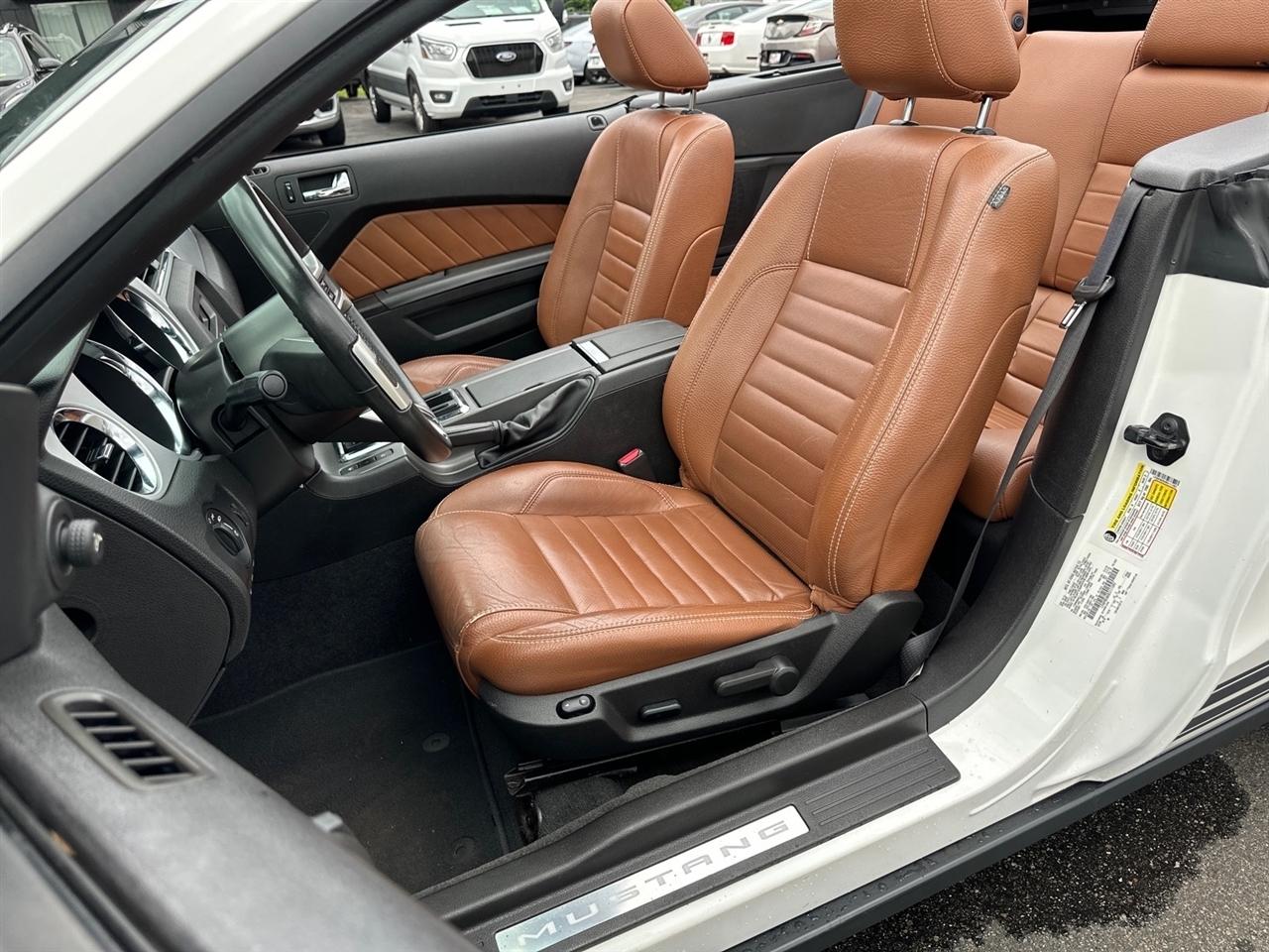 Ford Mustang 2dr Conv V6 2011