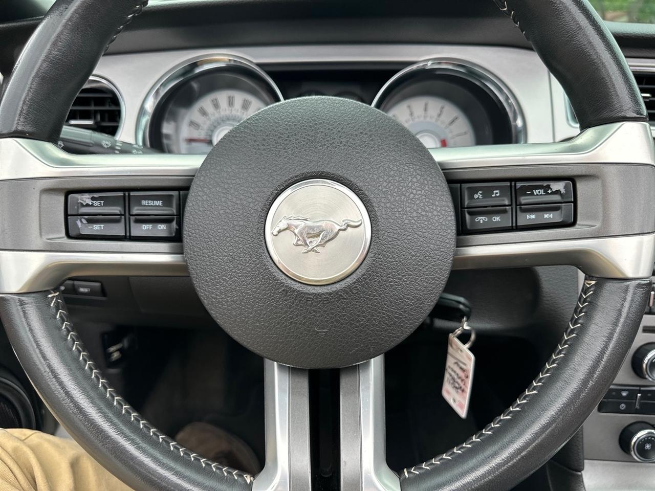 Ford Mustang 2dr Conv V6 2011