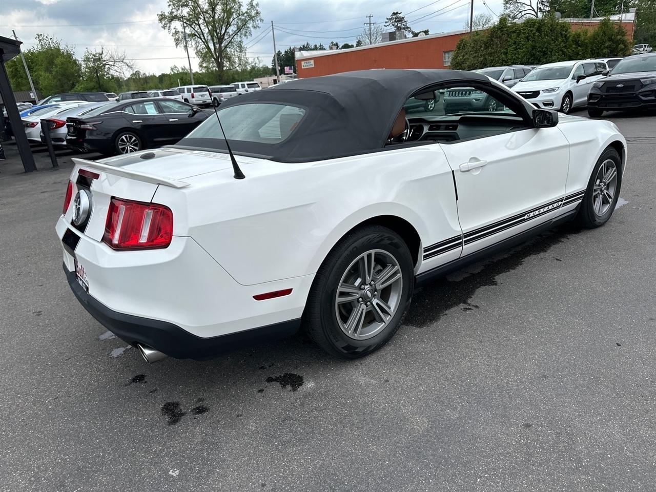 Ford Mustang 2dr Conv V6 2011