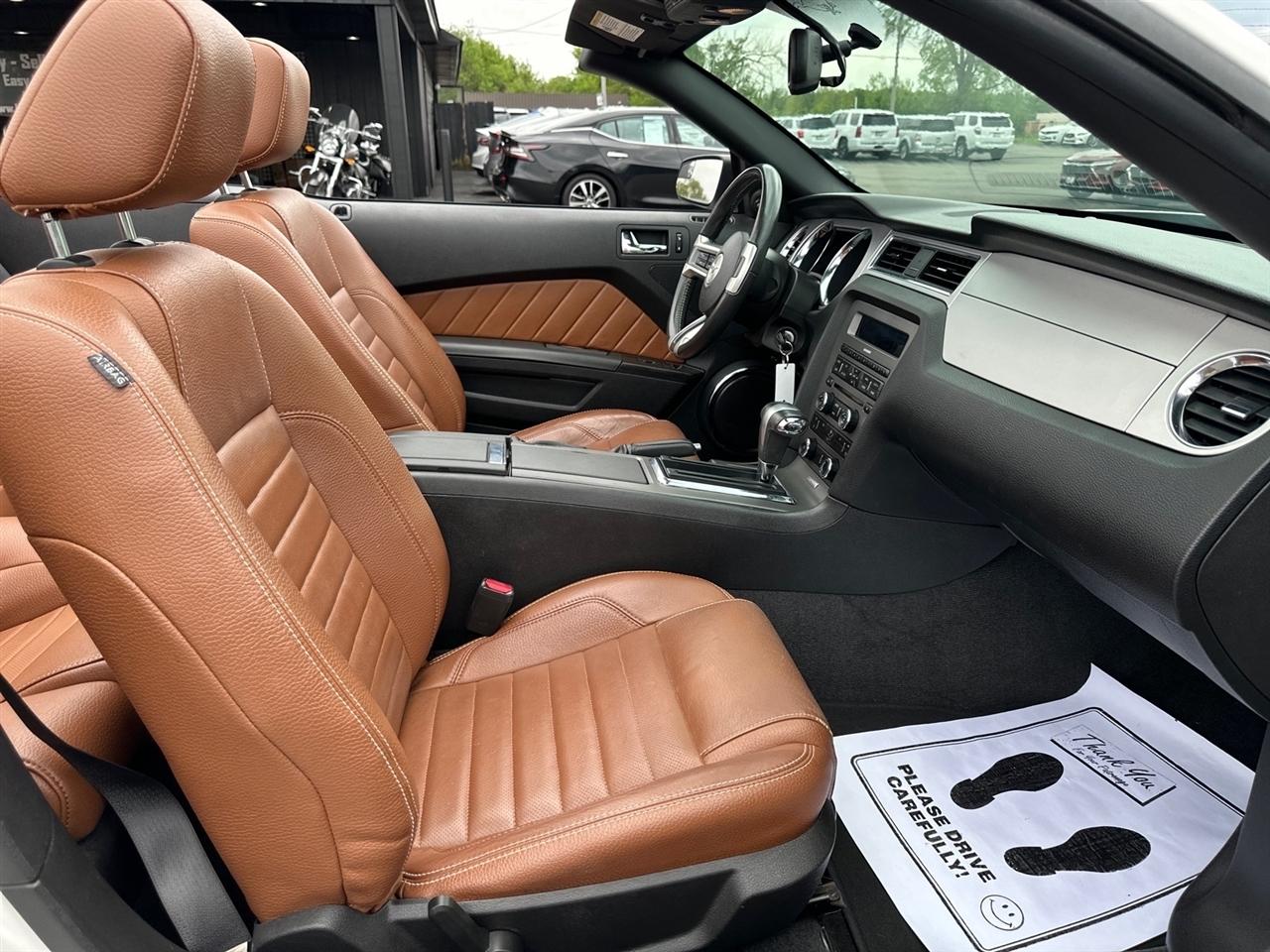 Ford Mustang 2dr Conv V6 2011