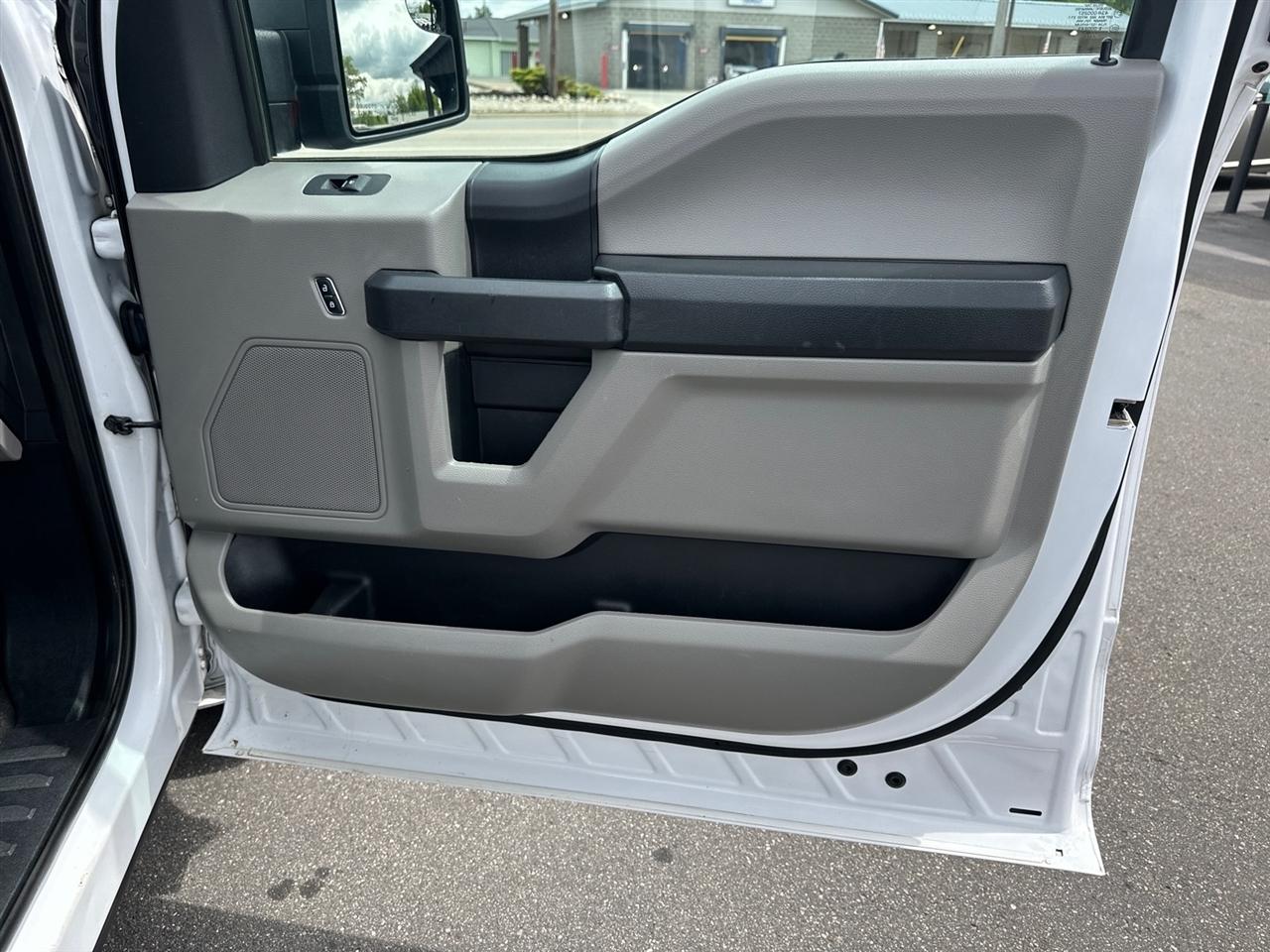 Ford F-150 XLT 2WD Reg Cab 8' Box 2019