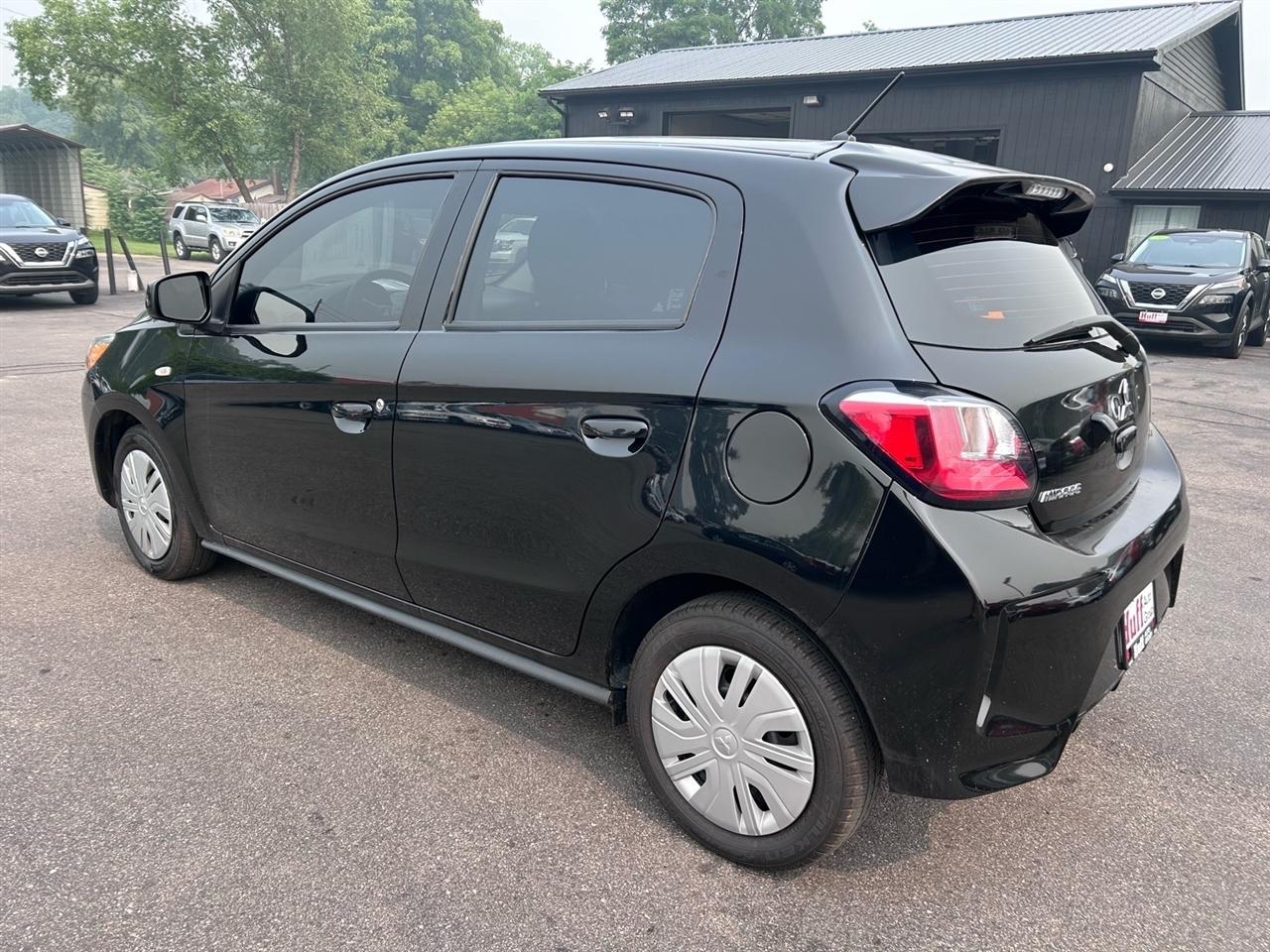 Mitsubishi Mirage ES CVT 2024