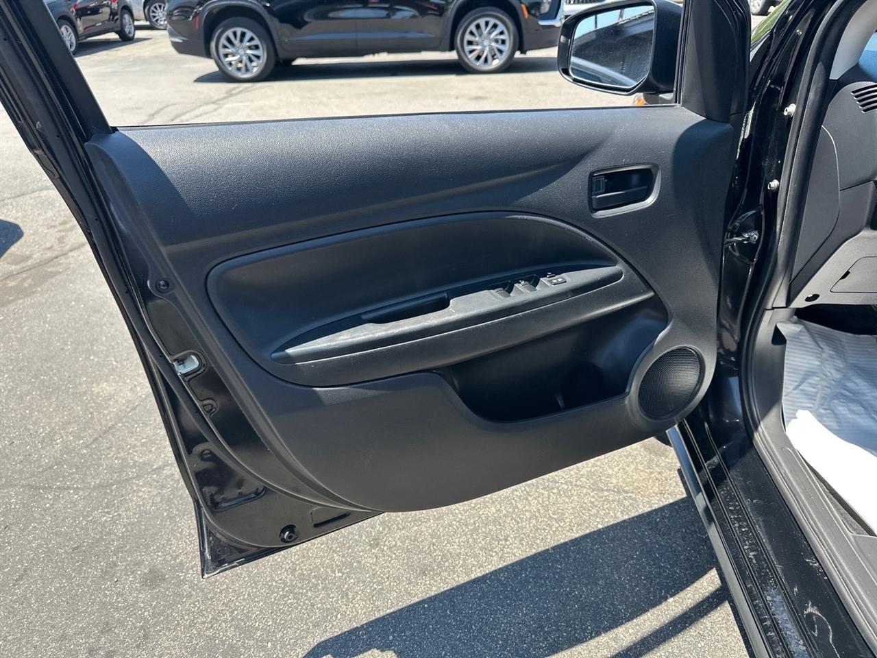 Mitsubishi Mirage ES CVT 2024