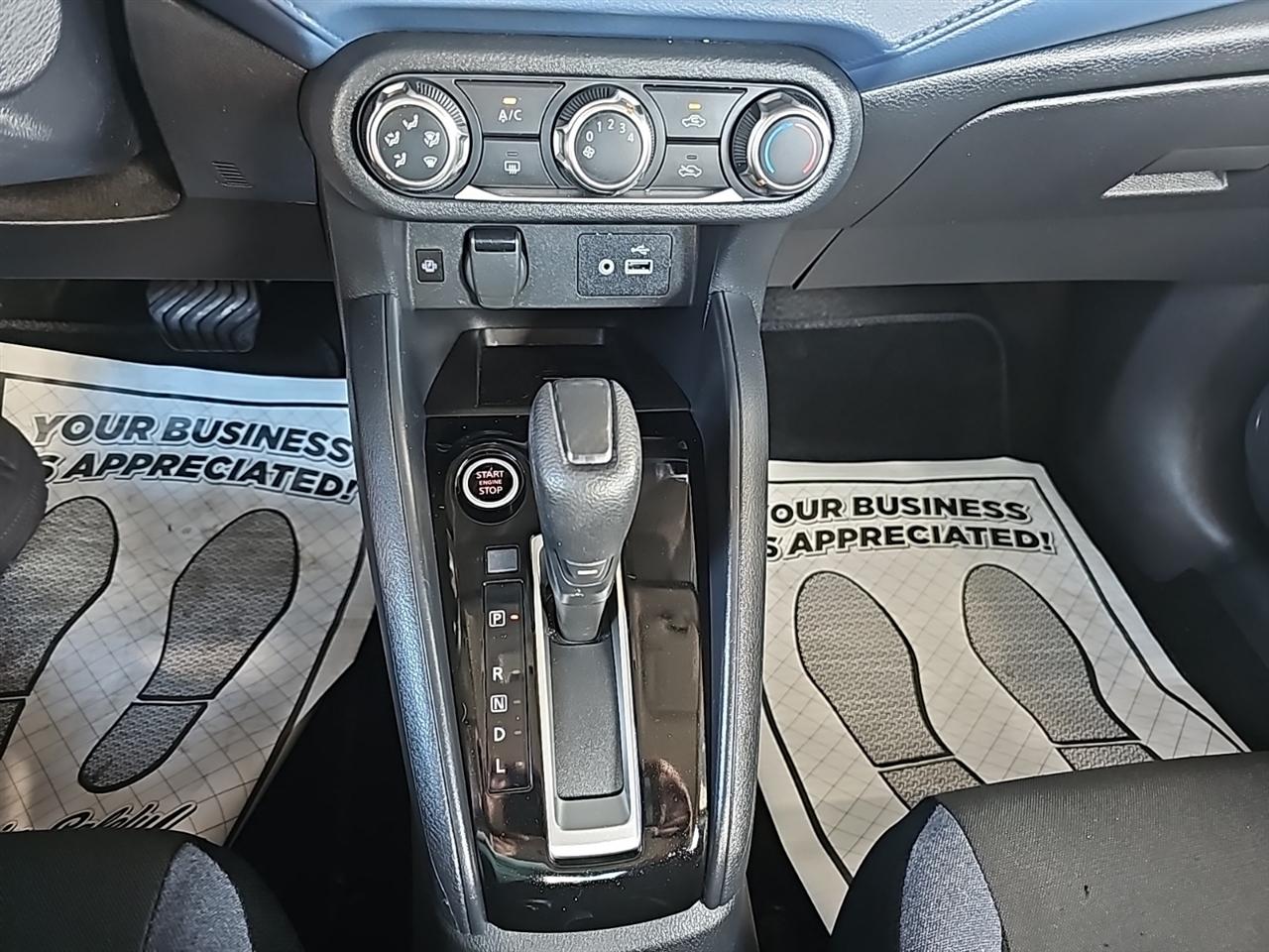 Nissan Versa SV CVT 2025