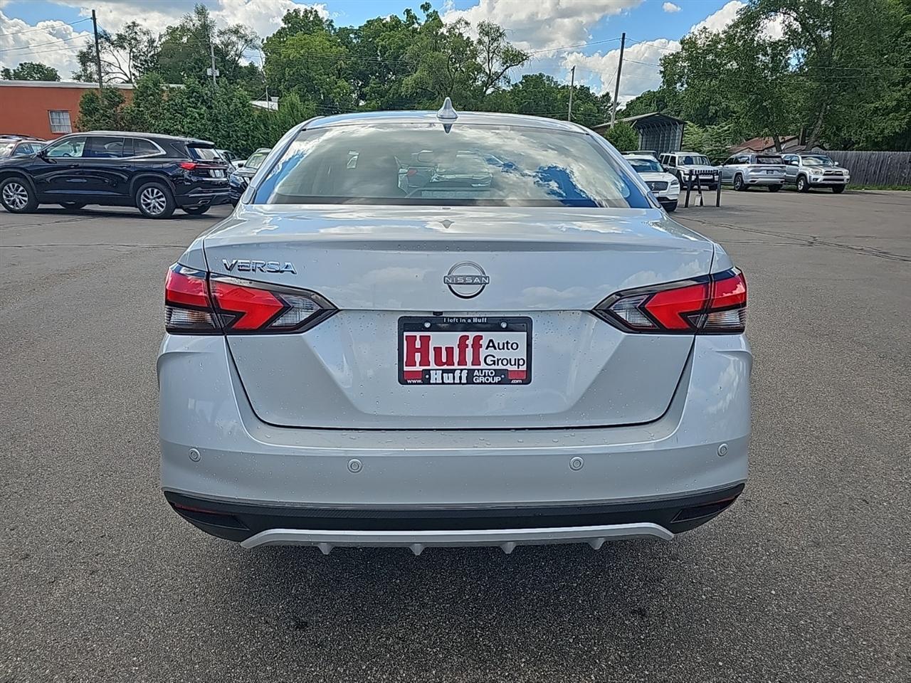Nissan Versa SV CVT 2025