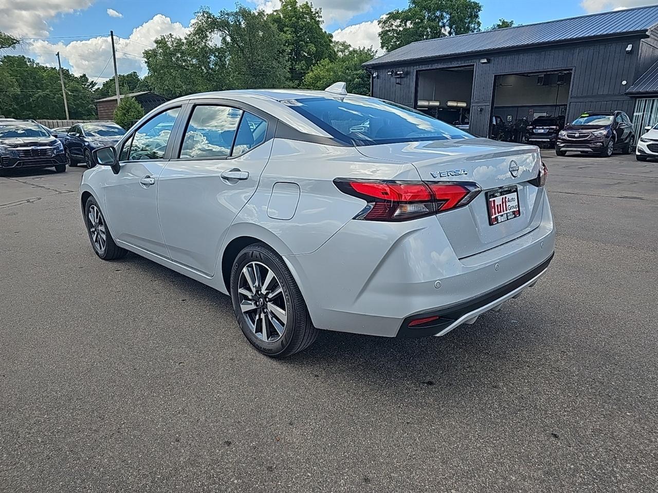 Nissan Versa SV CVT 2025