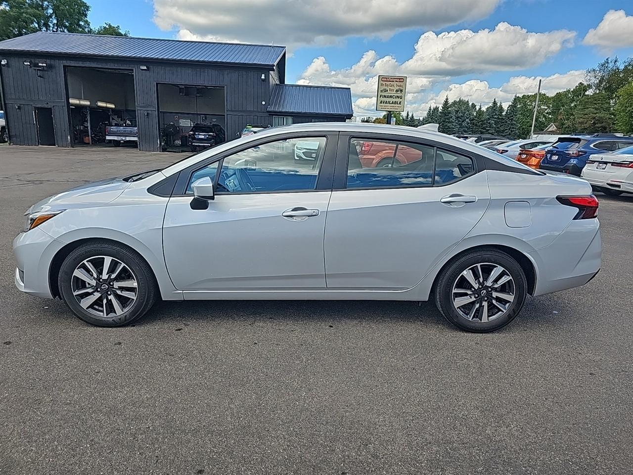 Nissan Versa SV CVT 2025