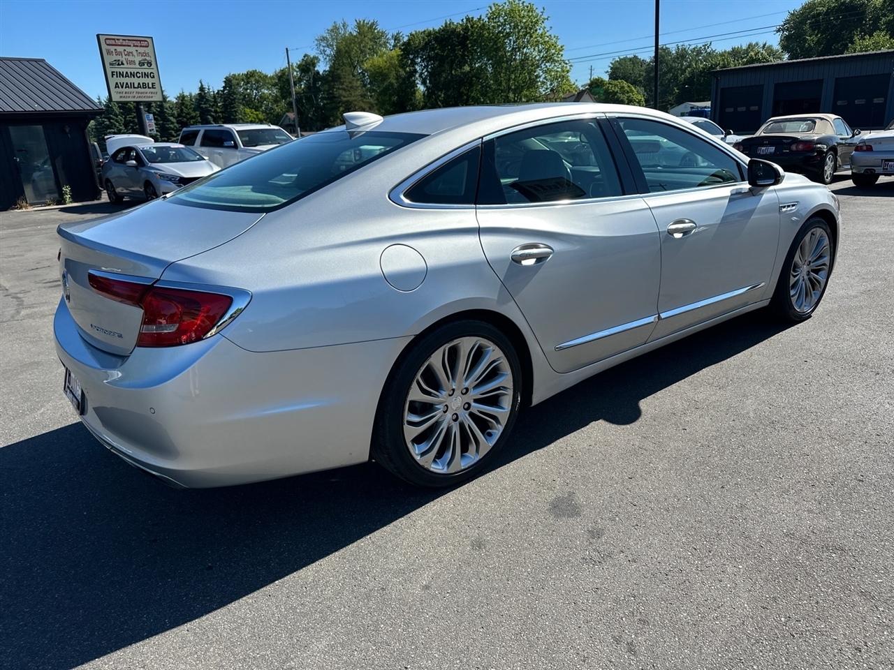 Buick LaCrosse 4dr Sdn Essence FWD 2017