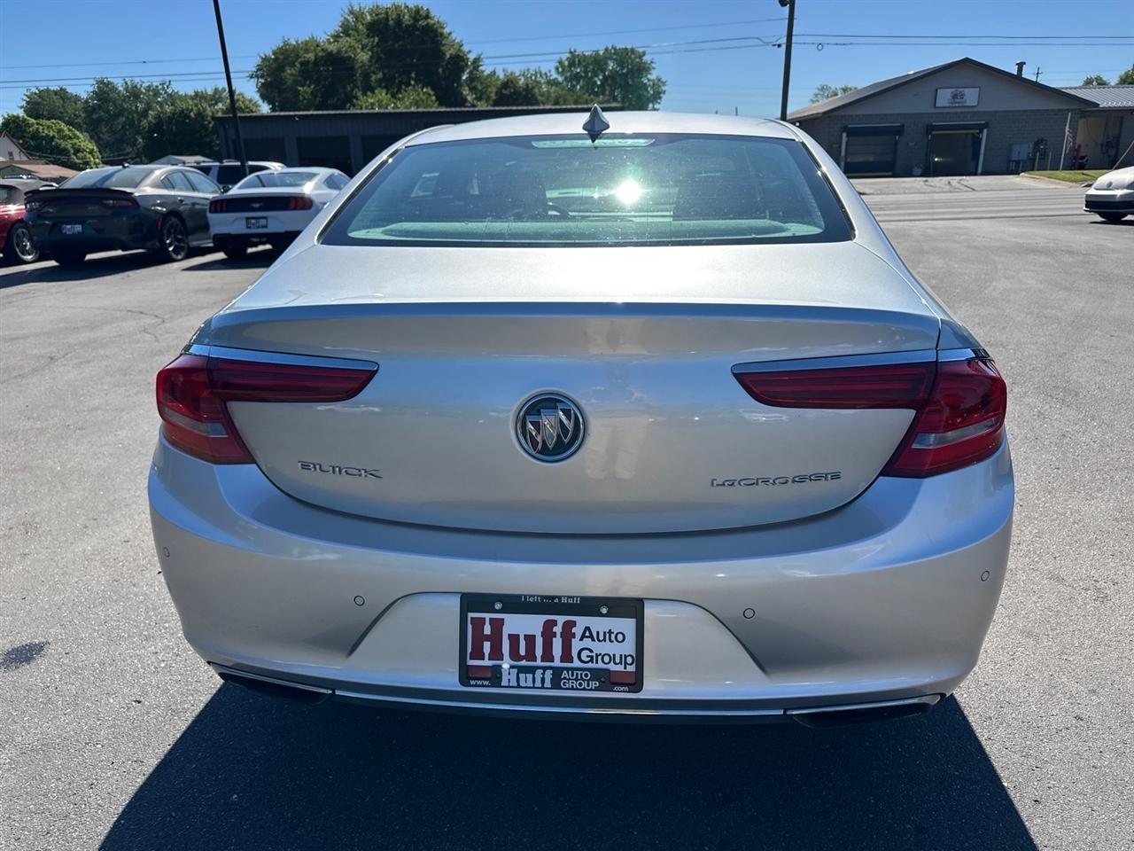 Buick LaCrosse 4dr Sdn Essence FWD 2017