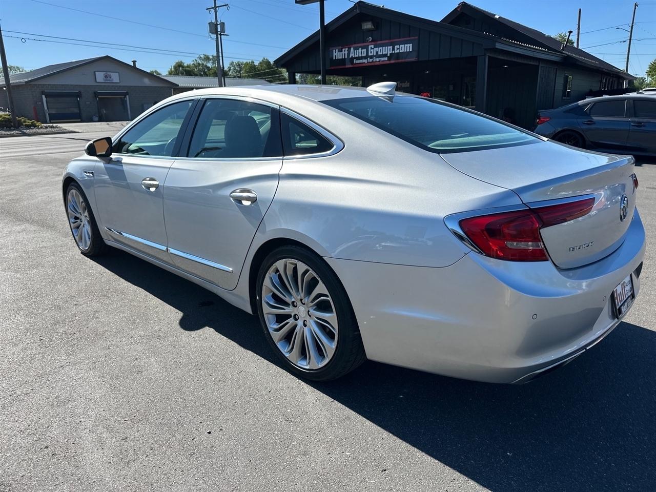 Buick LaCrosse 4dr Sdn Essence FWD 2017