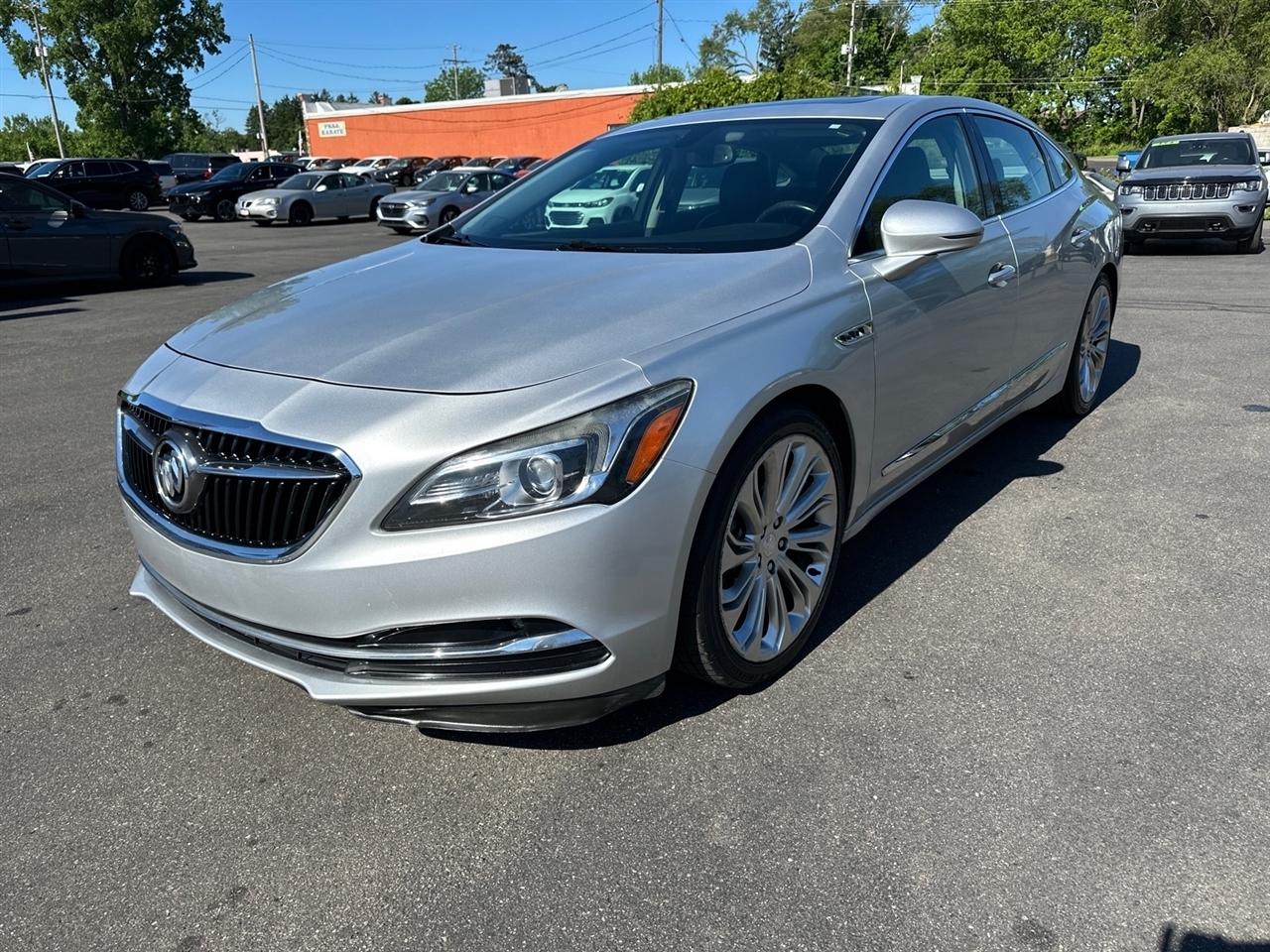 Buick LaCrosse 4dr Sdn Essence FWD 2017