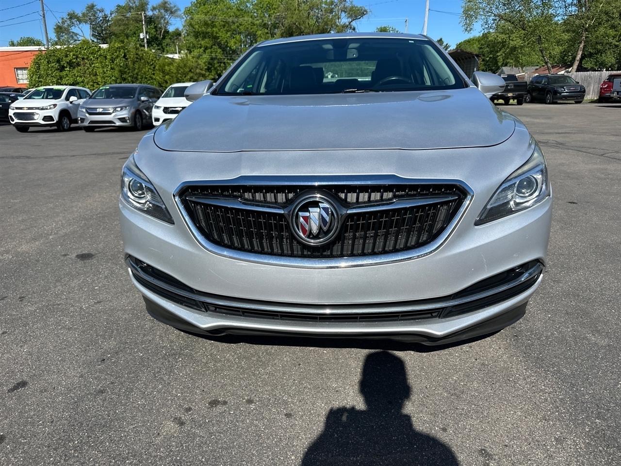 Buick LaCrosse 4dr Sdn Essence FWD 2017