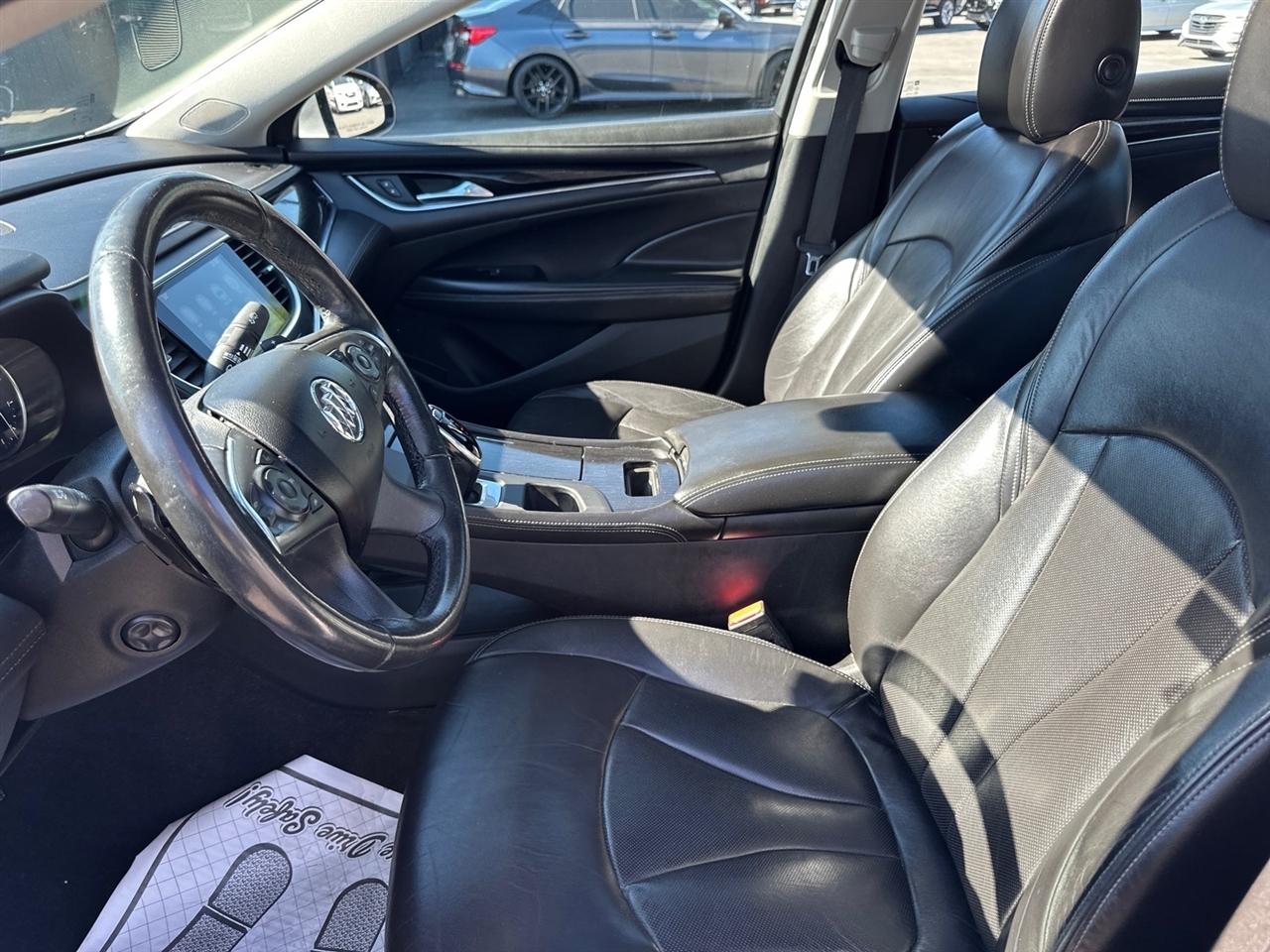 Buick LaCrosse 4dr Sdn Essence FWD 2017