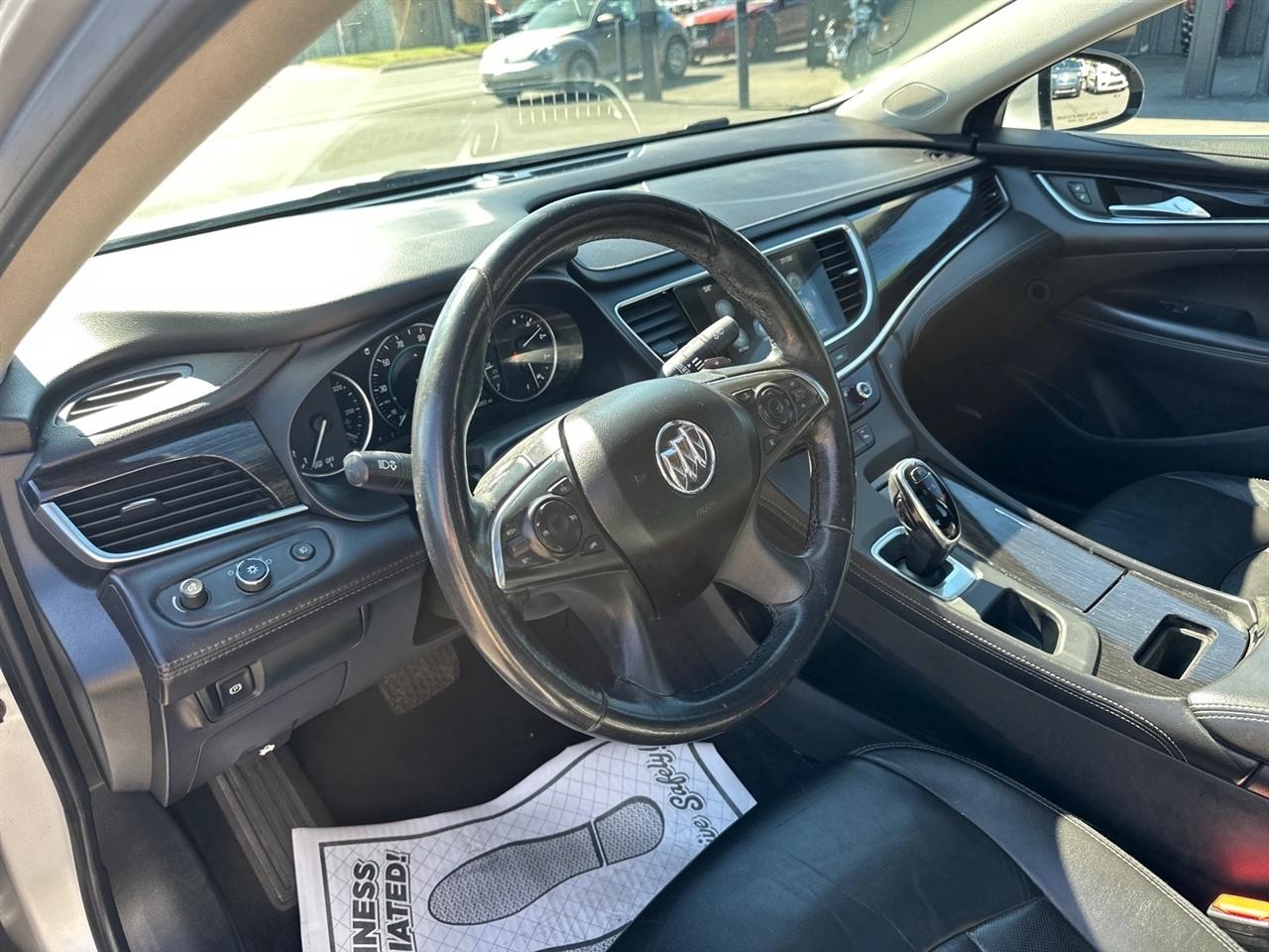 Buick LaCrosse 4dr Sdn Essence FWD 2017