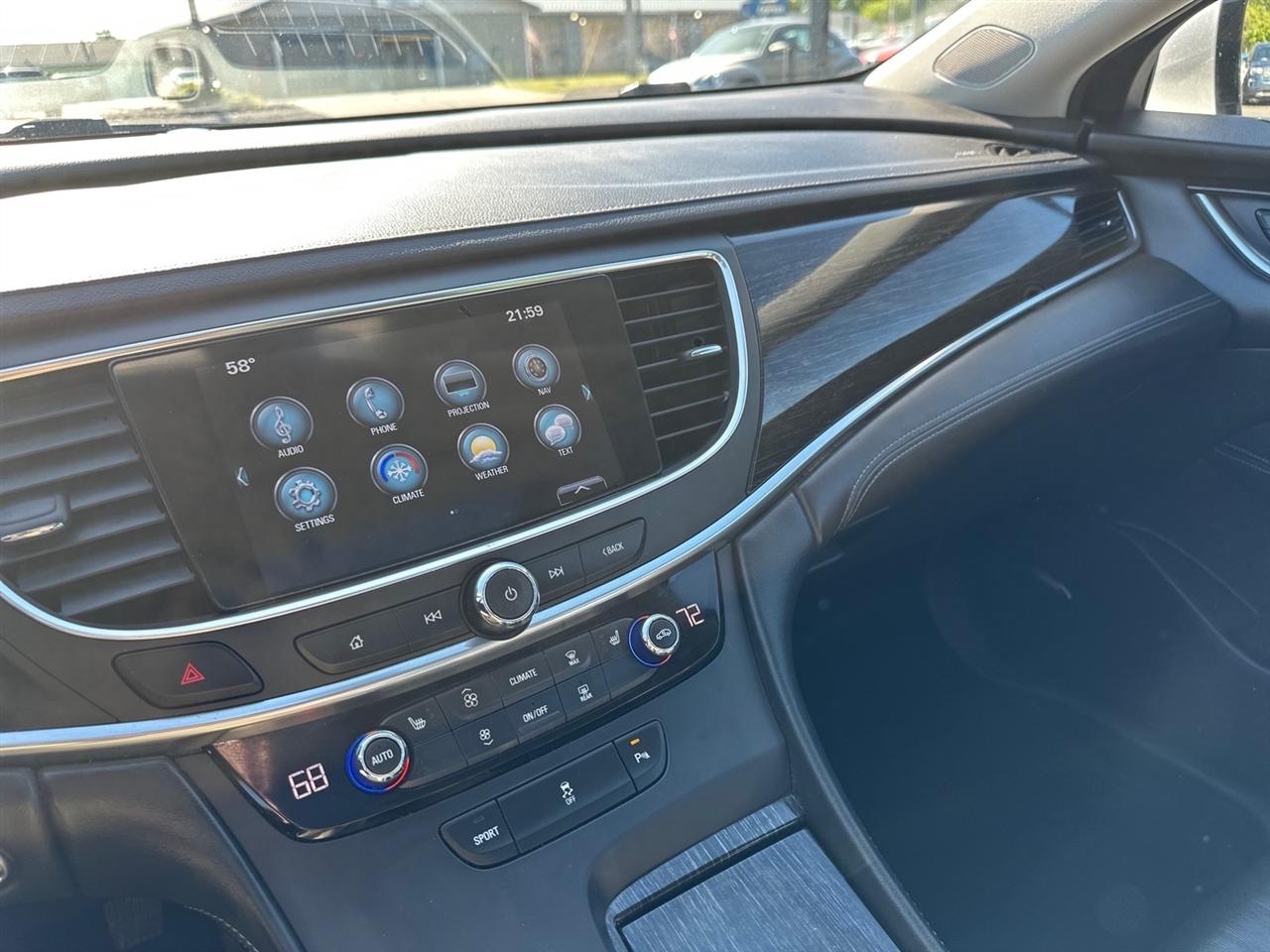Buick LaCrosse 4dr Sdn Essence FWD 2017