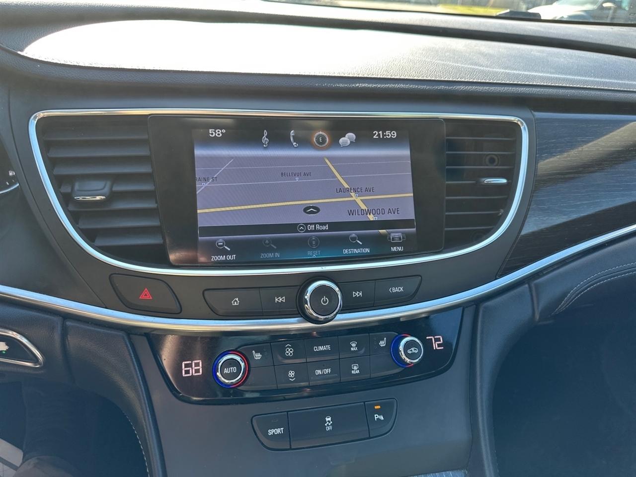 Buick LaCrosse 4dr Sdn Essence FWD 2017